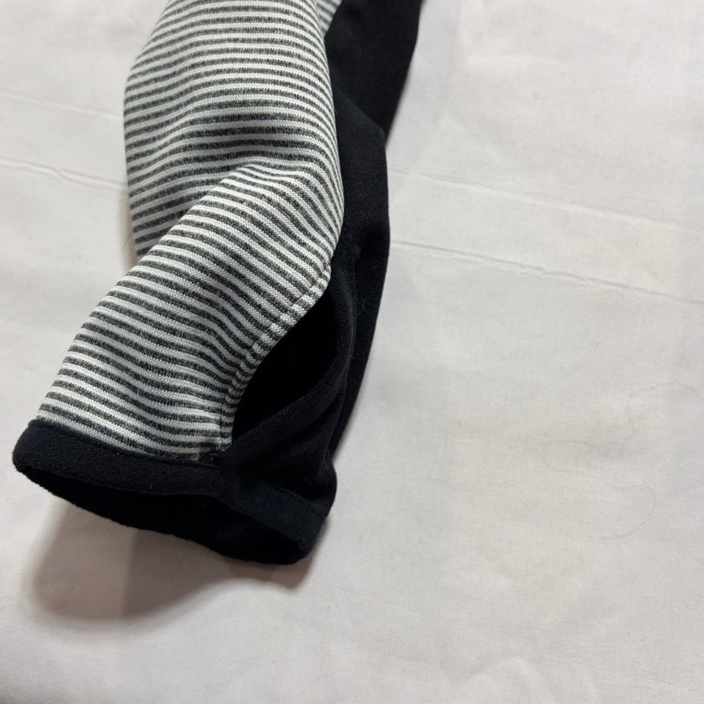 Nike big kids XS (6/8) dry fit full zip hoodie - Picture 6 of 9
